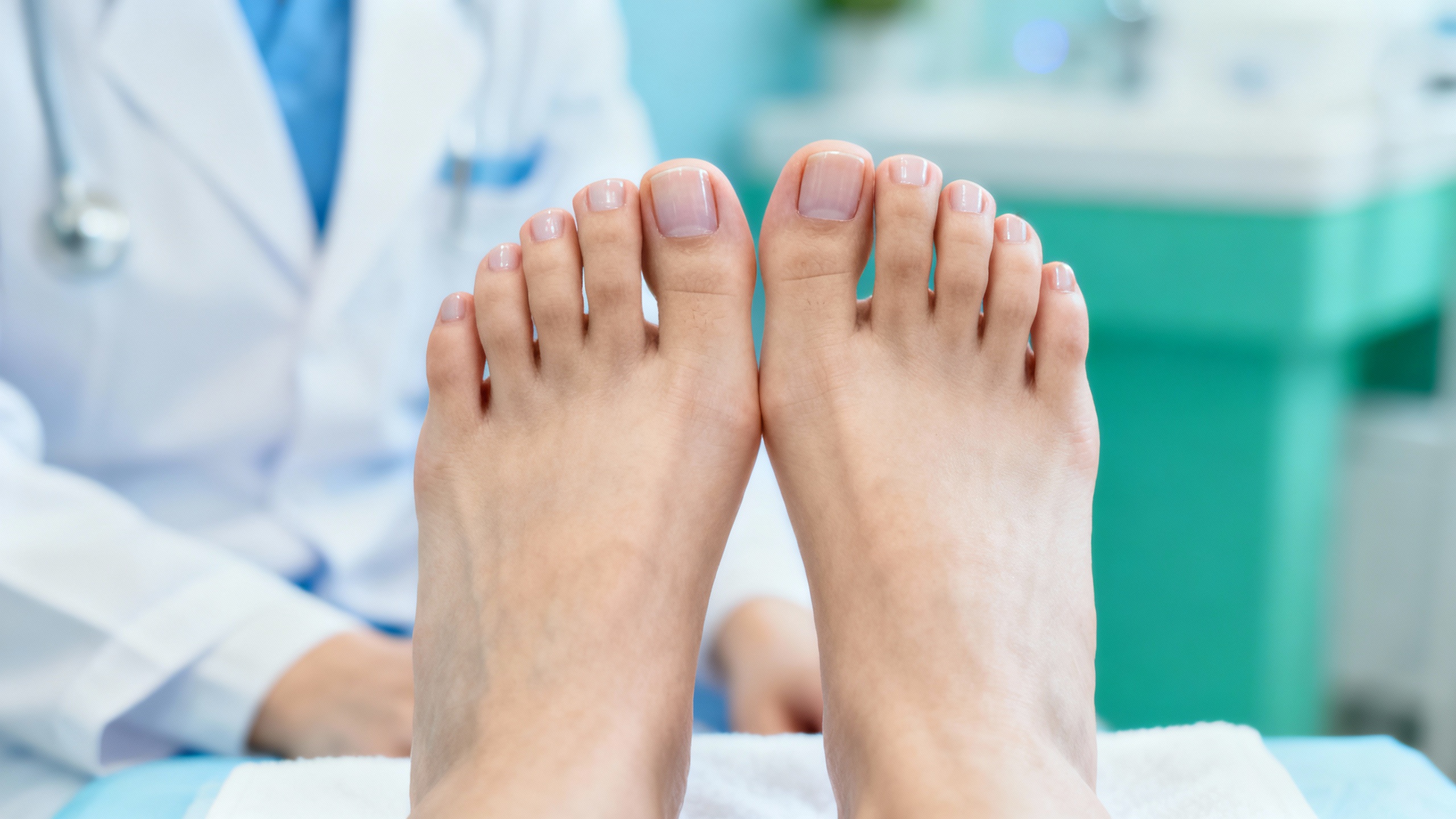 Featured image for Quick Solutions: What Kills Toenail Fungus Instantly?